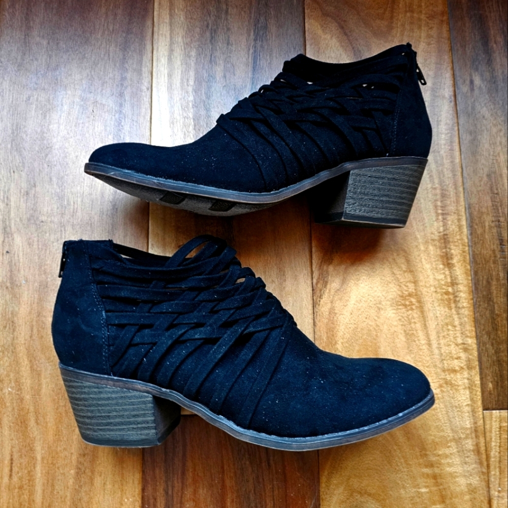 Fergalicious Black Criss Cross Ankle Boots Size 6